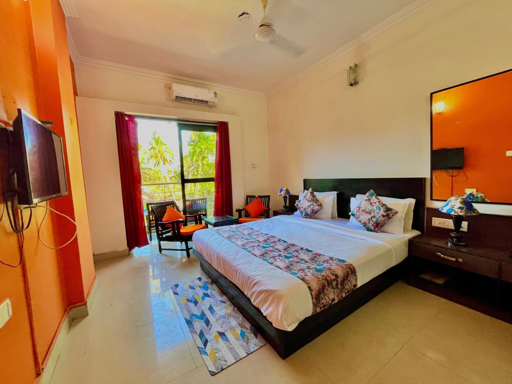 Summer Beach Resort, Goa - #Near Baga Beach #Swimming Pool #Garden #Bar #Lift #Premium Rooms #Property Of The Year #70565-84665 Calangute Esterno foto