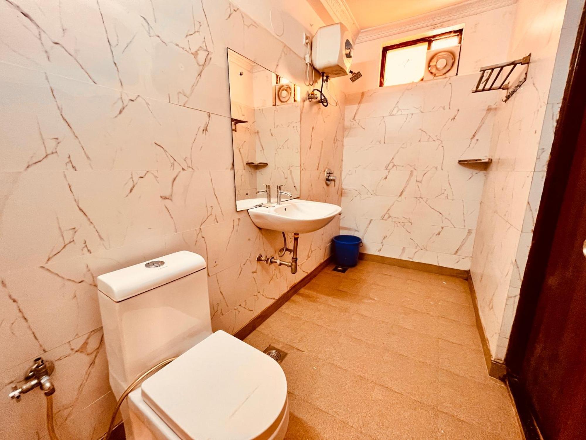 Summer Beach Resort, Goa - #Near Baga Beach #Swimming Pool #Garden #Bar #Lift #Premium Rooms #Property Of The Year #70565-84665 Calangute Esterno foto