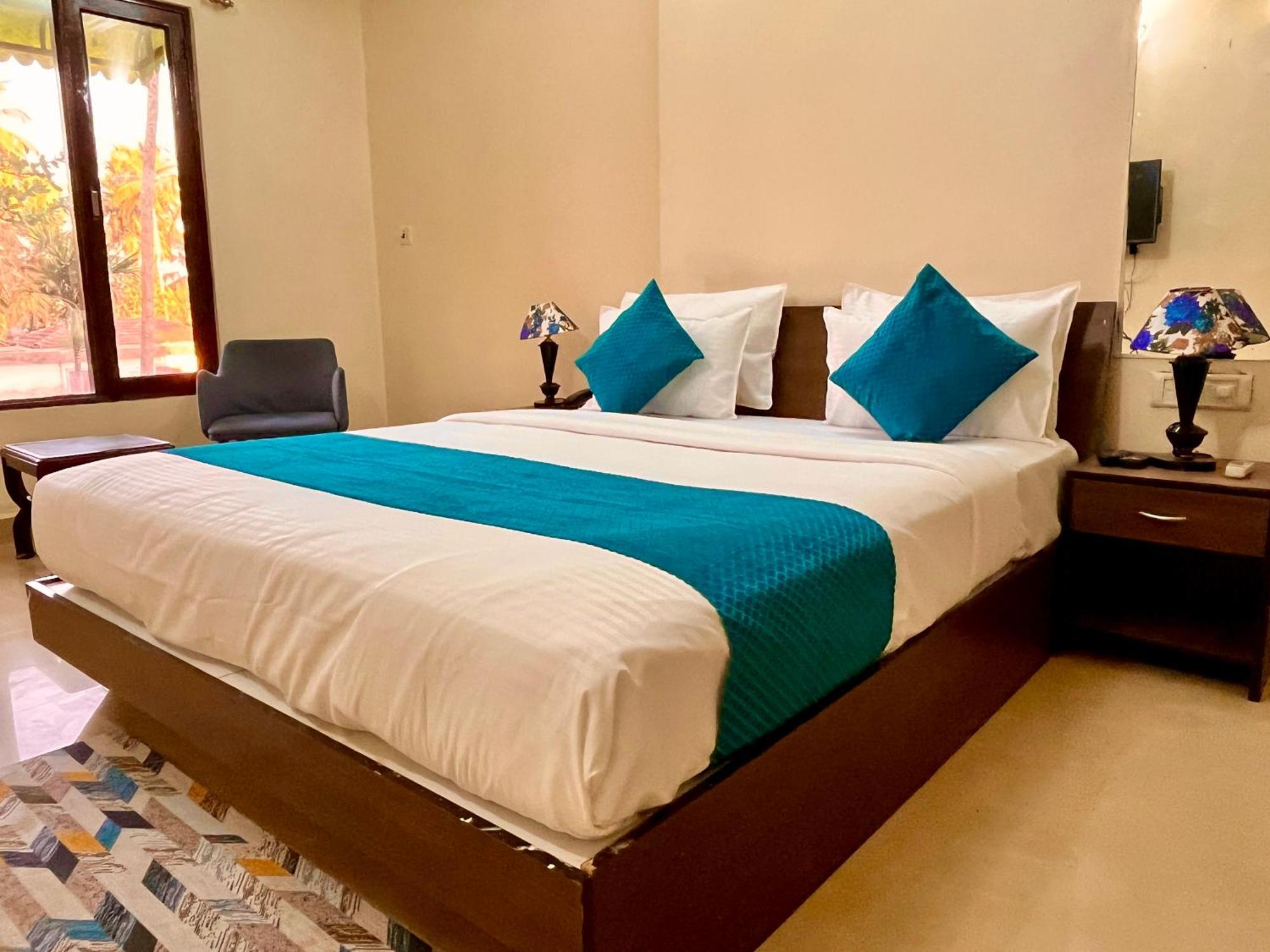 Summer Beach Resort, Goa - #Near Baga Beach #Swimming Pool #Garden #Bar #Lift #Premium Rooms #Property Of The Year #70565-84665 Calangute Esterno foto