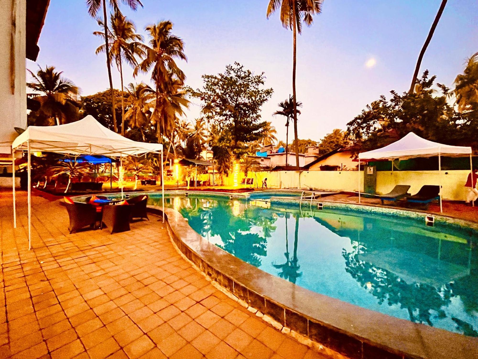 Summer Beach Resort, Goa - #Near Baga Beach #Swimming Pool #Garden #Bar #Lift #Premium Rooms #Property Of The Year #70565-84665 Calangute Esterno foto