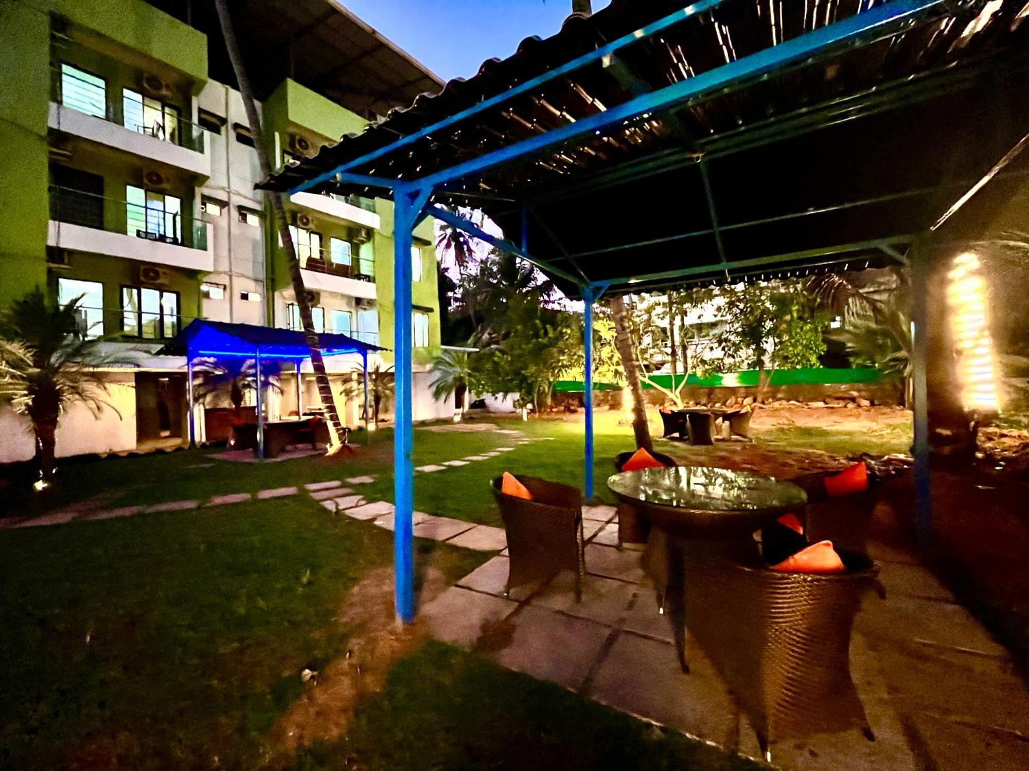 Summer Beach Resort, Goa - #Near Baga Beach #Swimming Pool #Garden #Bar #Lift #Premium Rooms #Property Of The Year #70565-84665 Calangute Esterno foto