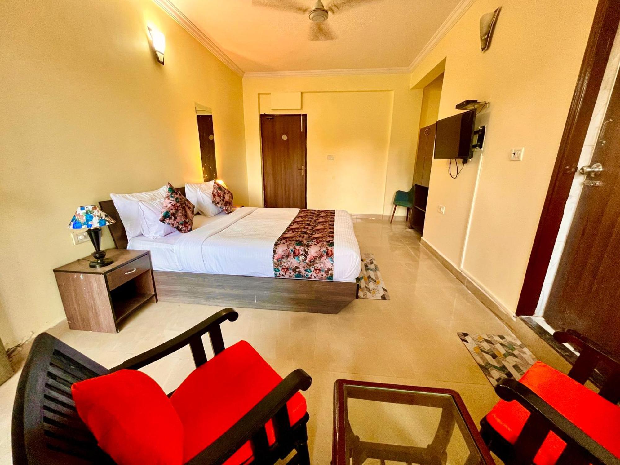 Summer Beach Resort, Goa - #Near Baga Beach #Swimming Pool #Garden #Bar #Lift #Premium Rooms #Property Of The Year #70565-84665 Calangute Esterno foto