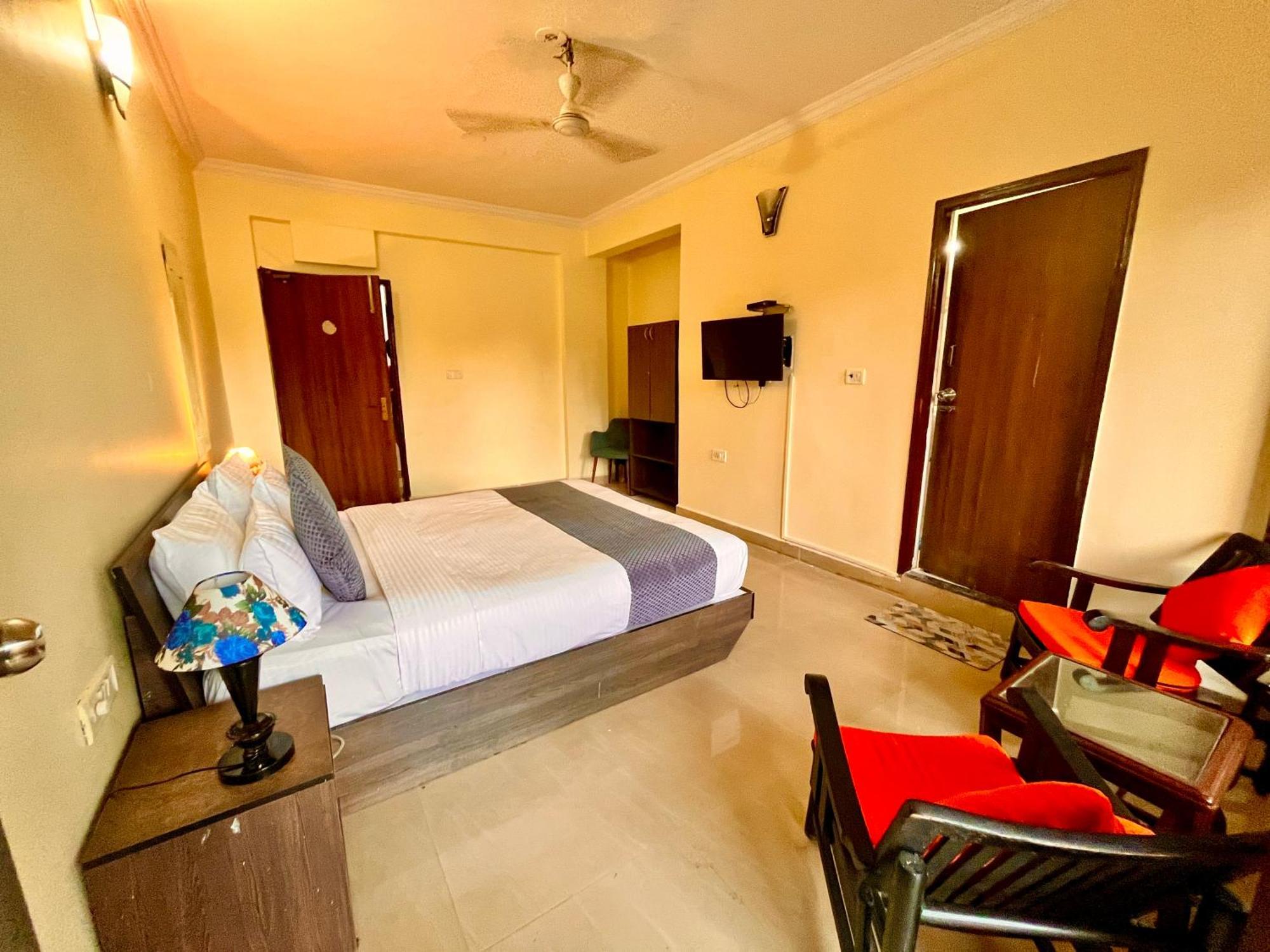 Summer Beach Resort, Goa - #Near Baga Beach #Swimming Pool #Garden #Bar #Lift #Premium Rooms #Property Of The Year #70565-84665 Calangute Esterno foto